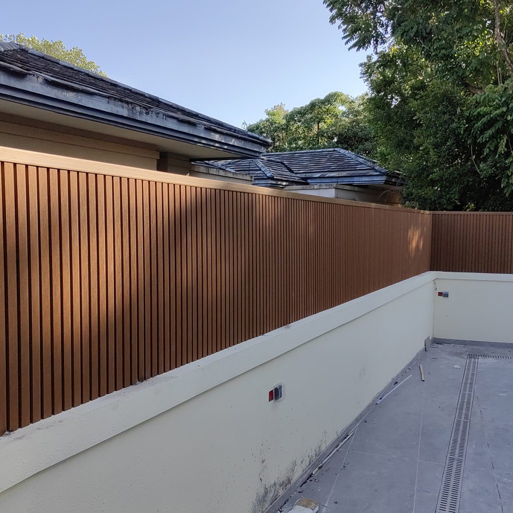 countryard fence image